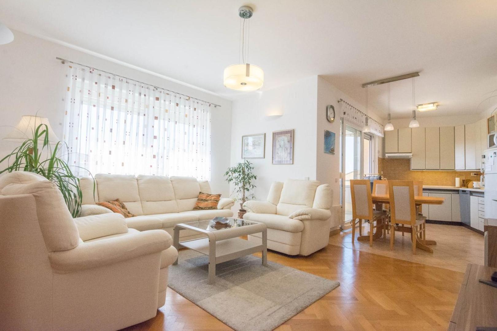 Spacious Apartment On A Great Location -Apartment Kuhta Biograd Na Moru Exterior photo