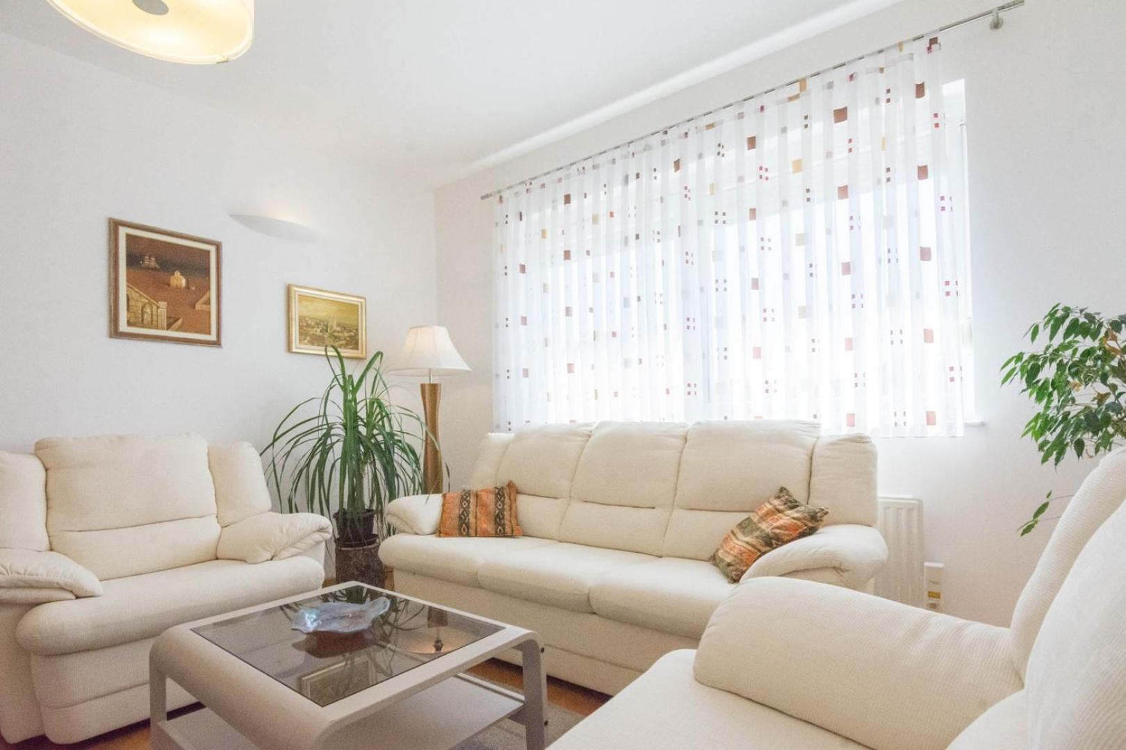 Spacious Apartment On A Great Location -Apartment Kuhta Biograd Na Moru Exterior photo