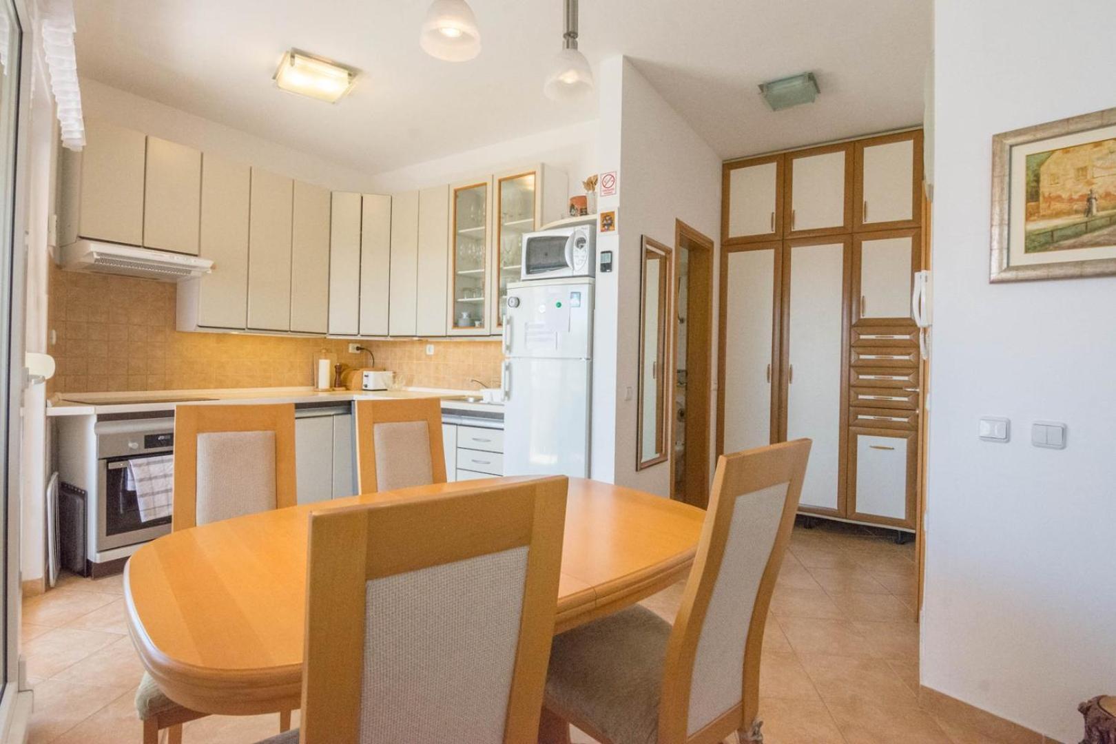 Spacious Apartment On A Great Location -Apartment Kuhta Biograd Na Moru Exterior photo
