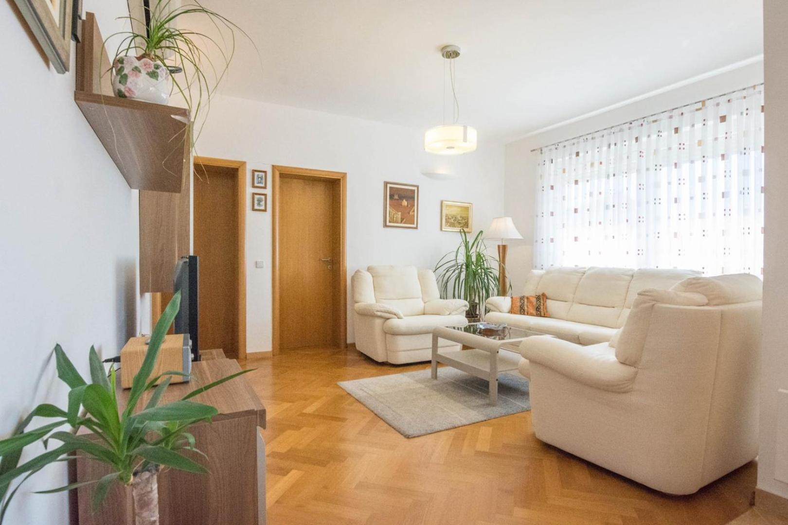 Spacious Apartment On A Great Location -Apartment Kuhta Biograd Na Moru Exterior photo