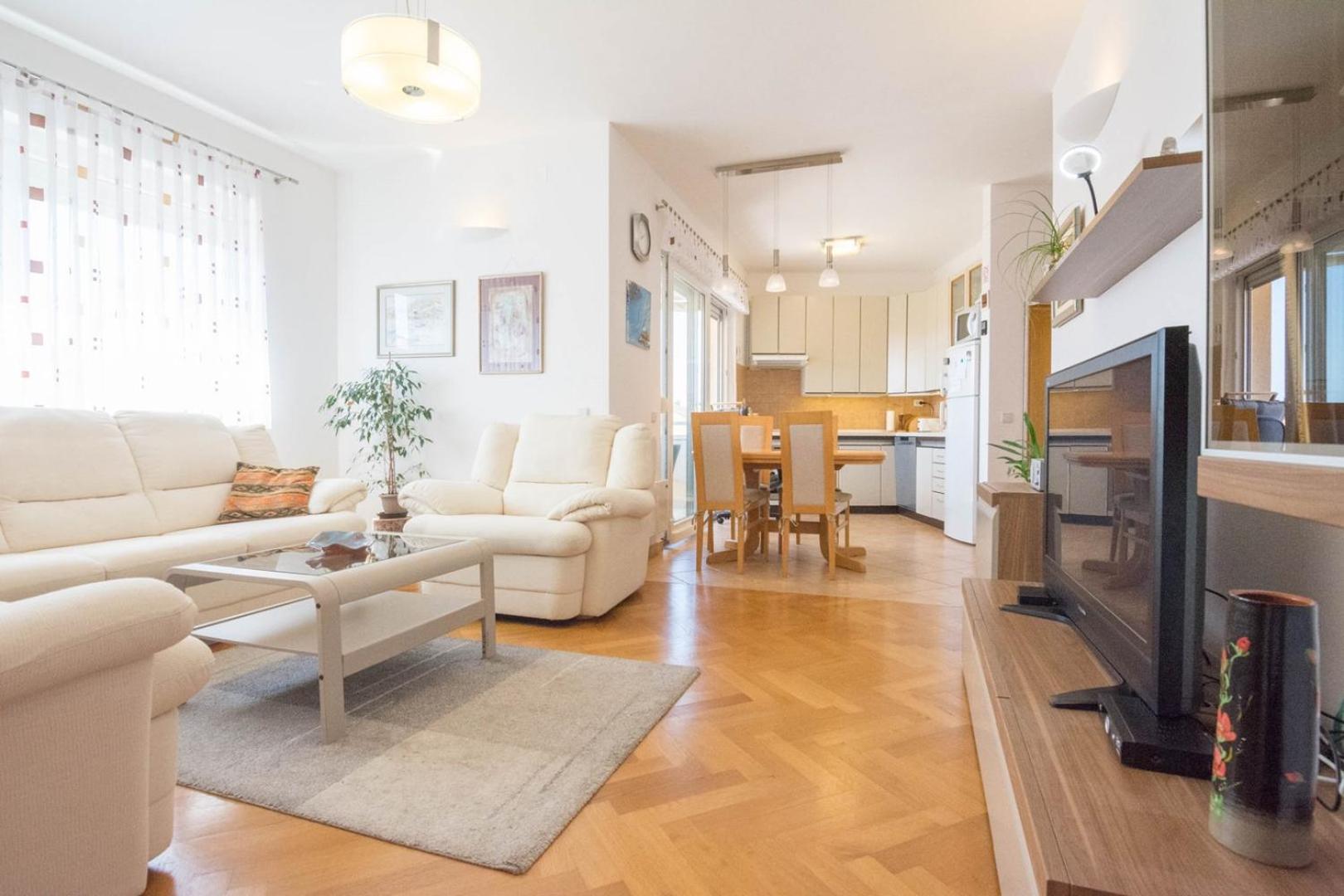 Spacious Apartment On A Great Location -Apartment Kuhta Biograd Na Moru Exterior photo